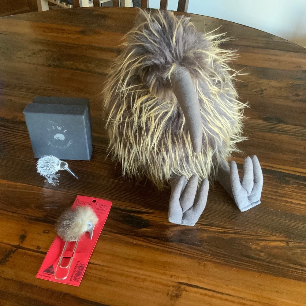 KIWI - stuffed toy animal, book mark & glass figure